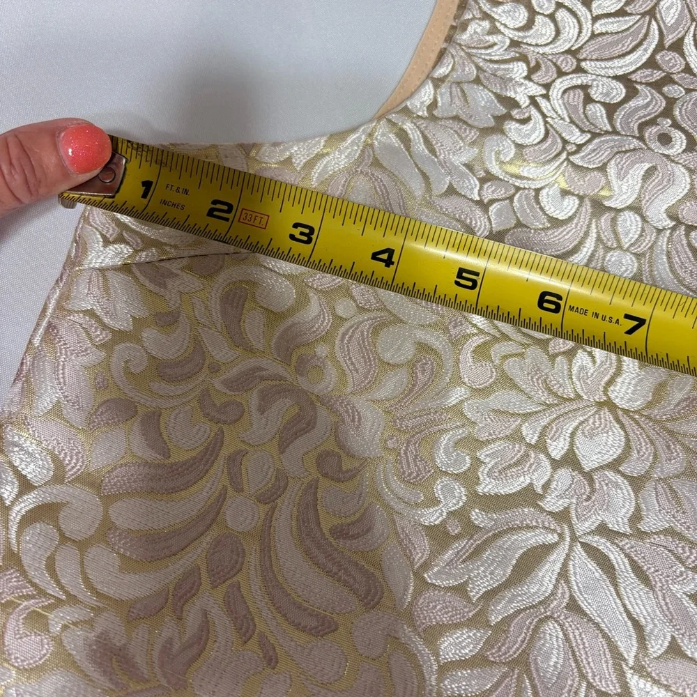 Beige and gold sleeveless brocade blouse, - Picture 7 of 8